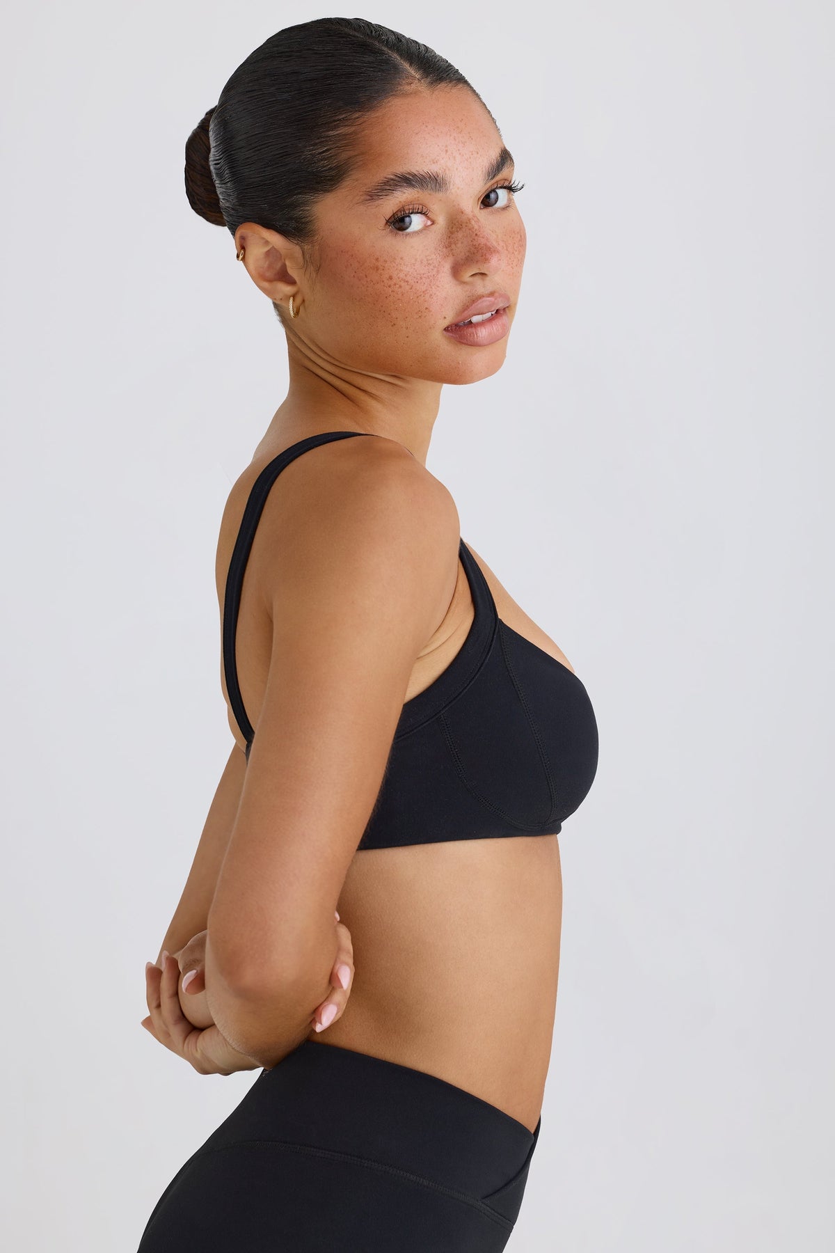 Soft Active Contrast-Trim Sports Bra in Black